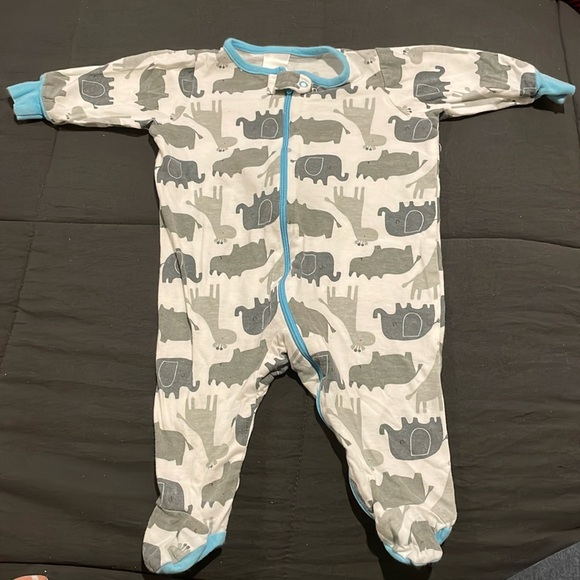 Unisex size 0-3 months animal print footie pajamas - Picture 1 of 3